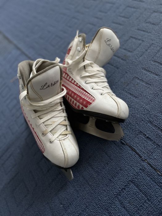 Продам женские коньки