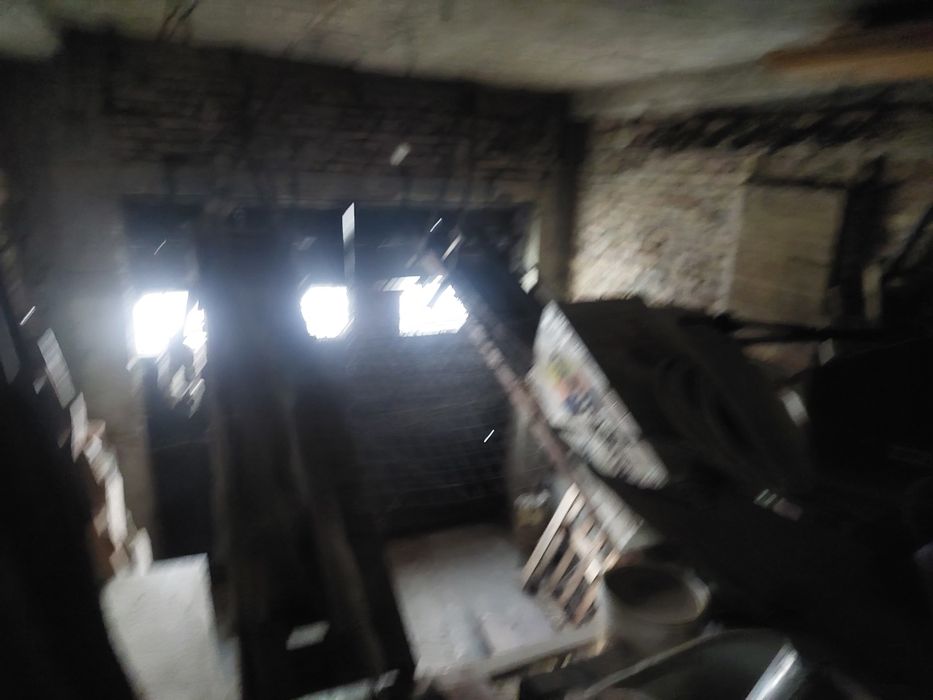 Триетажна жилищна сграда