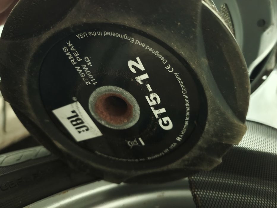 Продам сабвуферную колонку