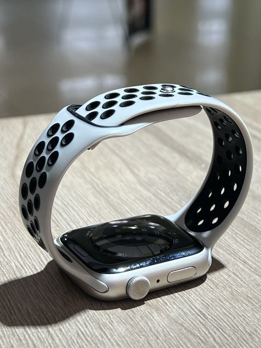 Apple Watch 8 45 мм Aluminum