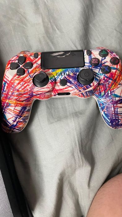 PS 4 plus un joystick