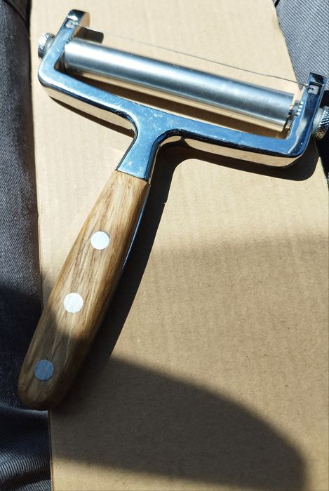 Уред за рязане на кашкавал.