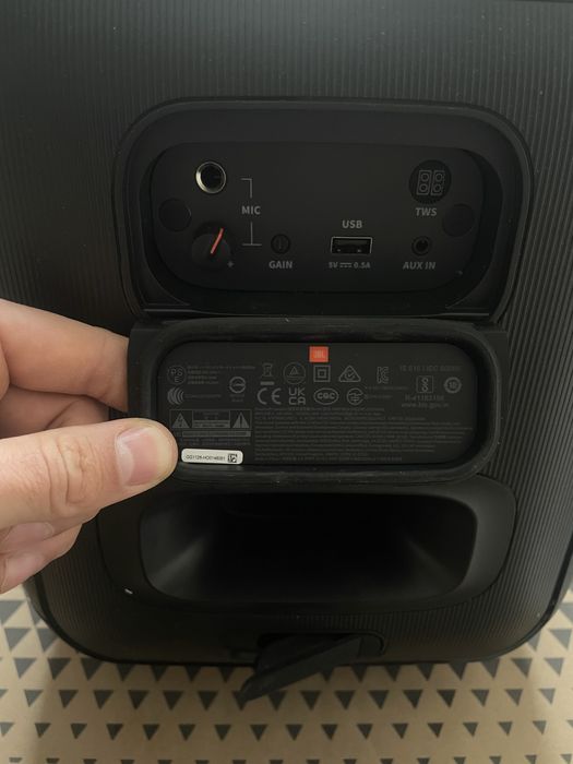 Продавам JBL  Partybox Encore