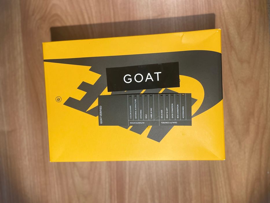 Size 42 EU - Jordan 1 Retro OG High Yellow Toe