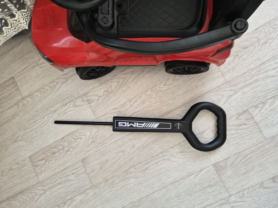 Продаётся детская каталка-толокар красного цвета