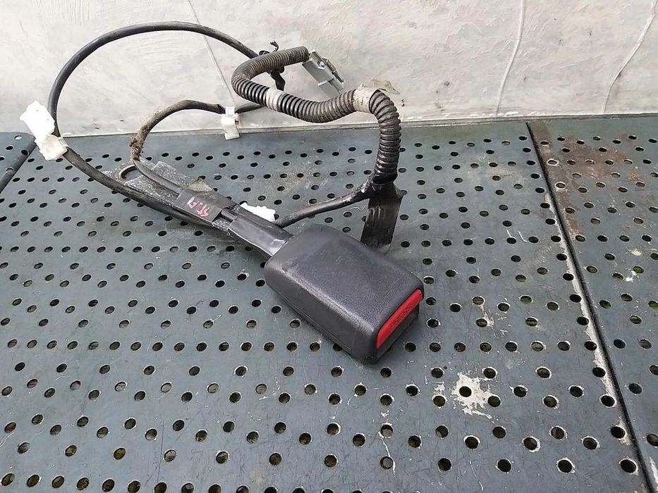 Teaca centura stanga fata toyota auris e15