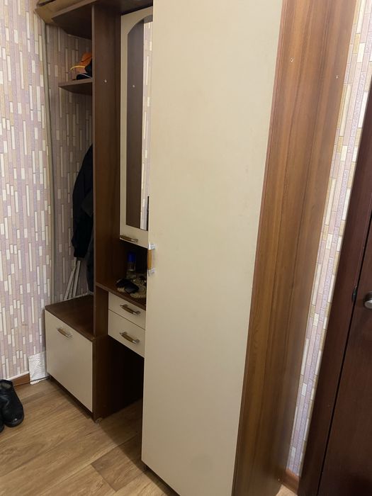 Продам диван угловой. Прихожую , шкаф