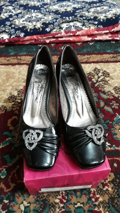 Женский обувь одета один раз