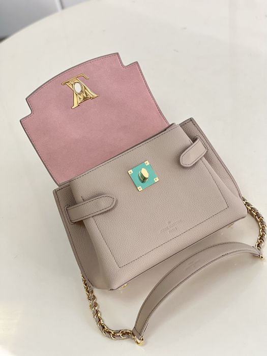 Geanta Louis Vuitton LockMe Ever