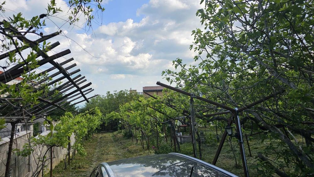 Нова намалена цена! УПИ 989 кв.м с къща, морска панорама и канализация – Св. Никола