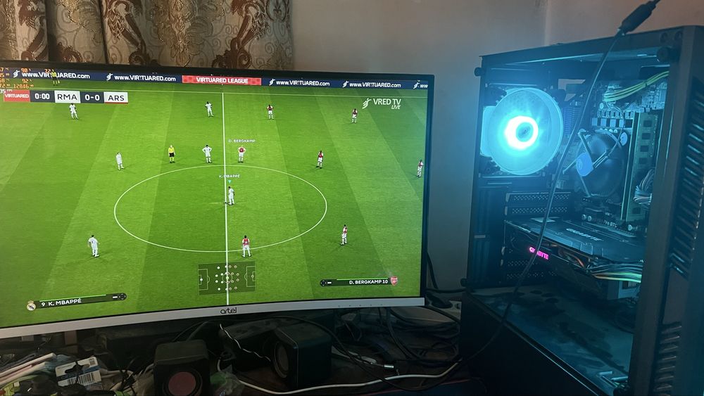 Igrovoy kompyuter Ekrani bilan sotiladi