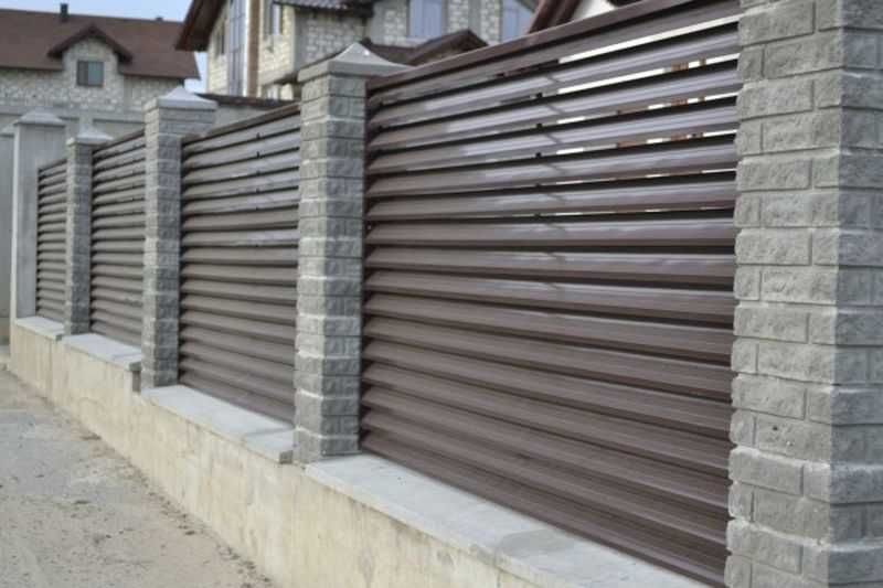 Garduri si porti stil jaluzea, sipca metalica, tabla cutata