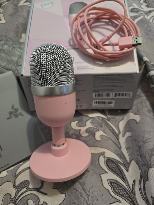 Microfon Razer Seiren Mini Pink