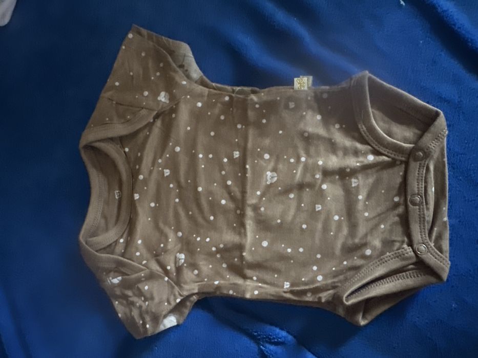 set de doua  body-uri bej cu mânecă scurtă și imprimeu cu ursuleți, din bumbac
