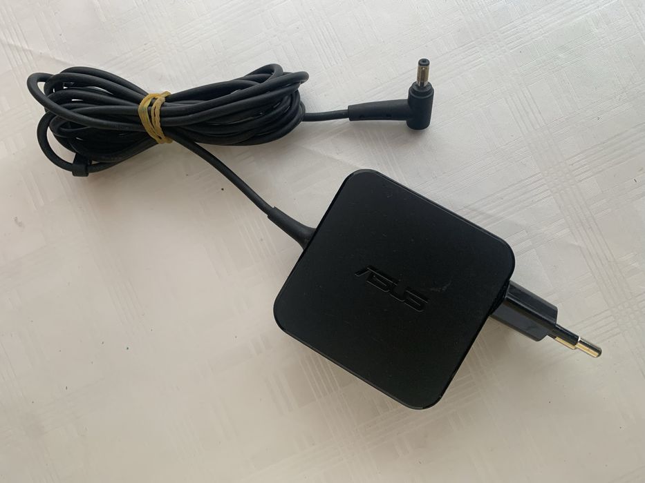 Incarcatir asus cu mufa mica70lei
