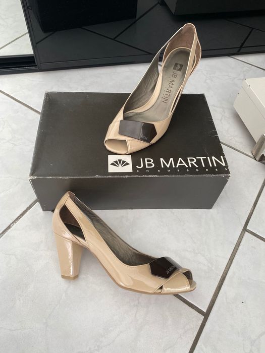 JB Martin Pantofi decupați beige / piele lacuita / 36 / NOI