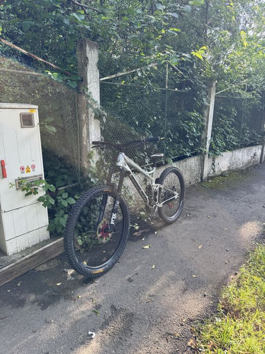 Vand bicicleta banshee titan  v3.2