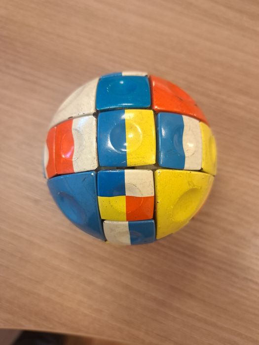 Cub rubik rotund