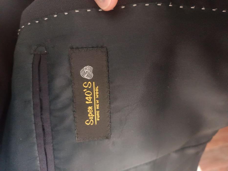 Продам фирменый костюм Four Hands