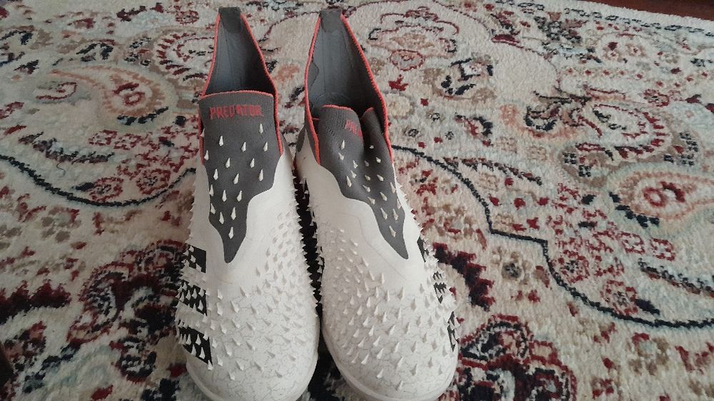 Сороконожки Adidas Predator