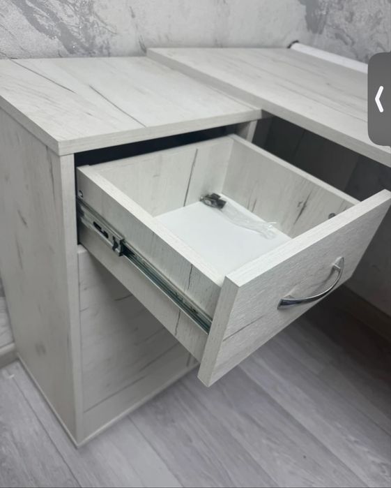 Продам срочно стол письменный трансформер