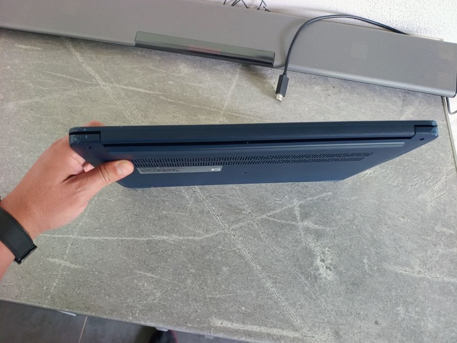 Vând Laptop Lenovo Ideapad 1i