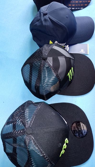 Шапки с права козирка и крива козиркаFOX, Kawasaki, KTM Alpinestars, H