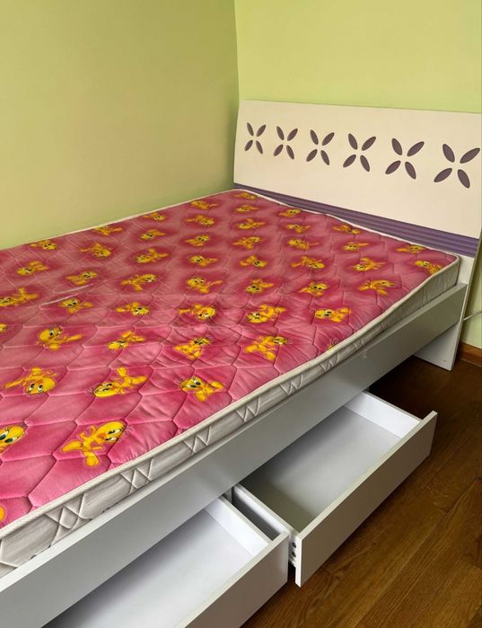 Спалня с матрак . Транспорта е безплатен за София