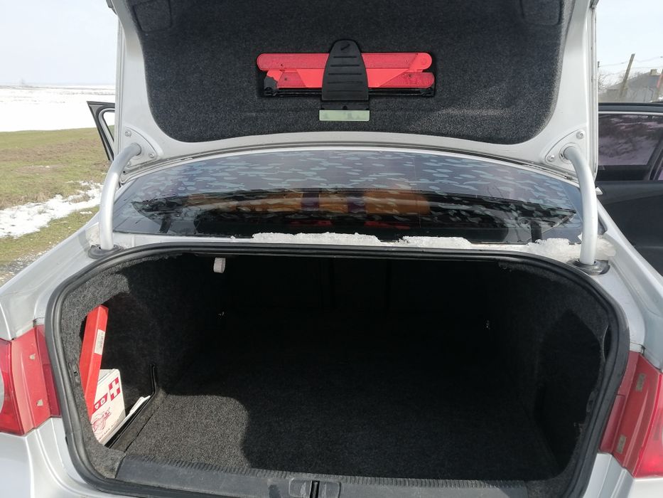 Vând vw passat b6  2400 euro