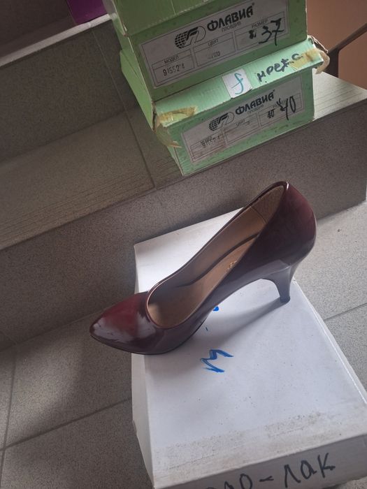 Обувки на среден ток  цвят  бордо