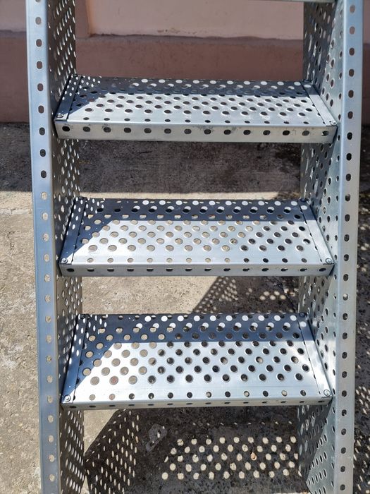 Scarii metalice zincate la cela mai bună preț din România