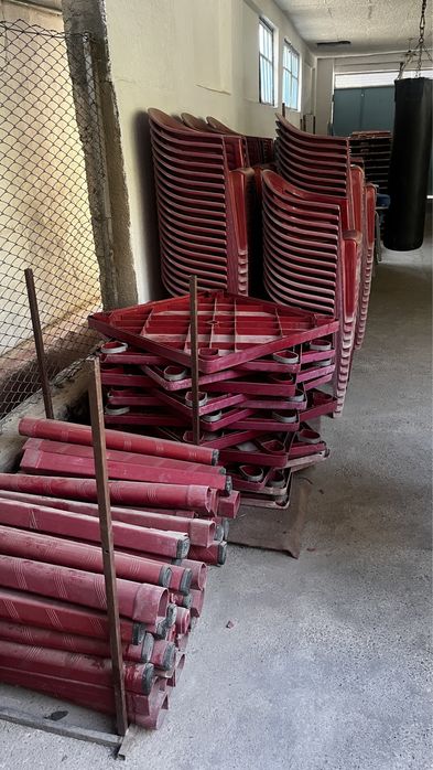 Продам пластик столы и стулья