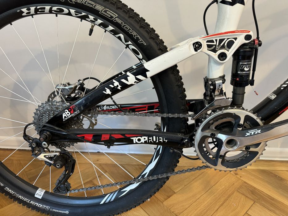 Bicicleta full suspension carbon Trek Top Fuel 9.9 SSL