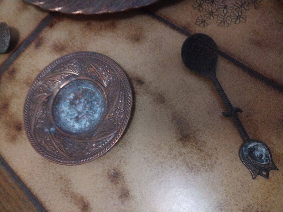 Комплект старинен сервиз за чай или кафе изработен от мед. 
Идеален за