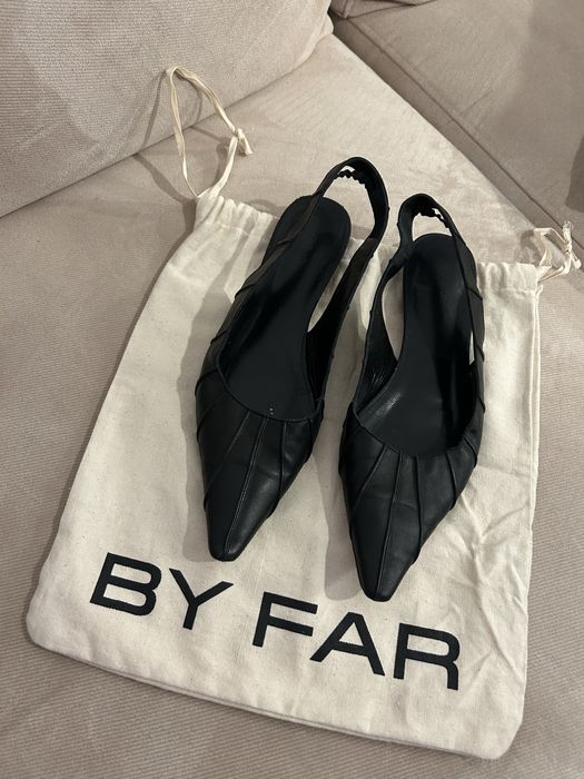 Равни черни обувки By Far