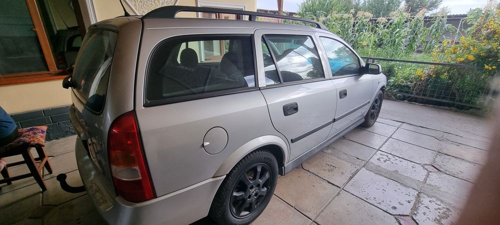 Жігіттер бір-бірін сорып алады