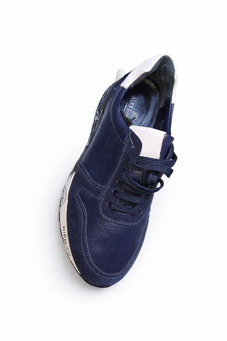 Кроссовки кожанные