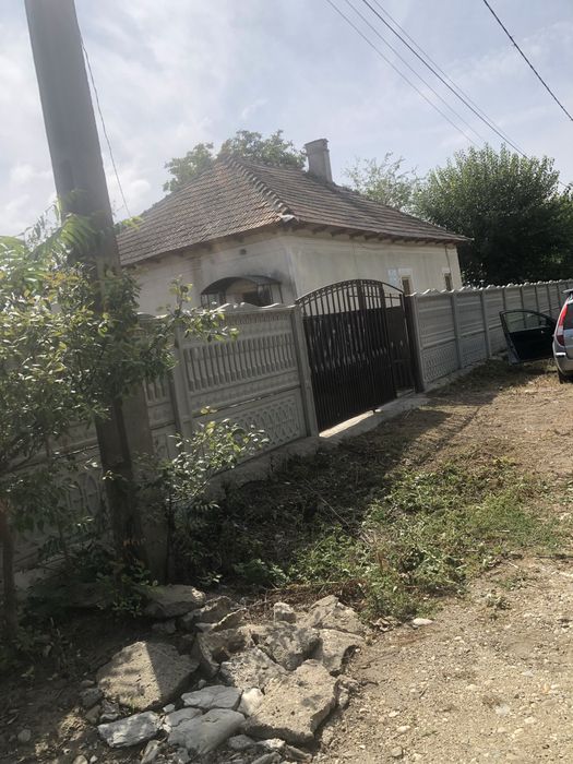 Vand casa batraneasca 4 camere (Bonus gradina 900m2)