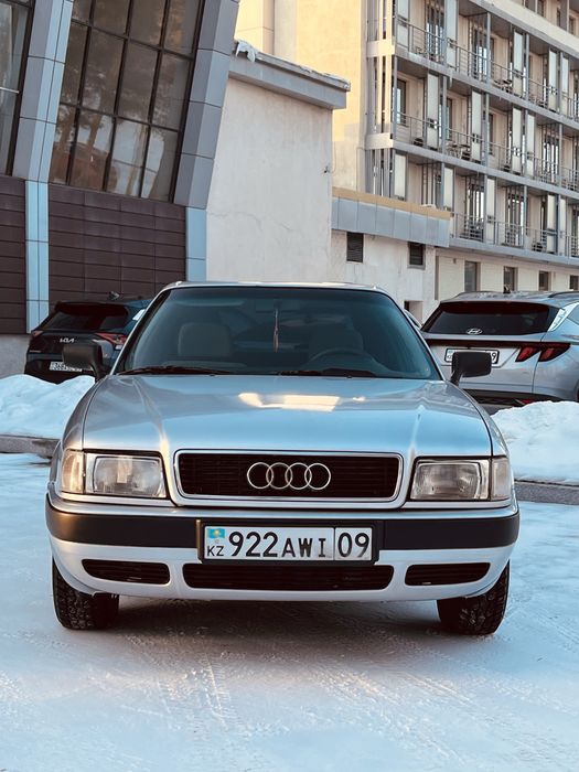 Audi 80 B4 автомат в отличном состоянии.