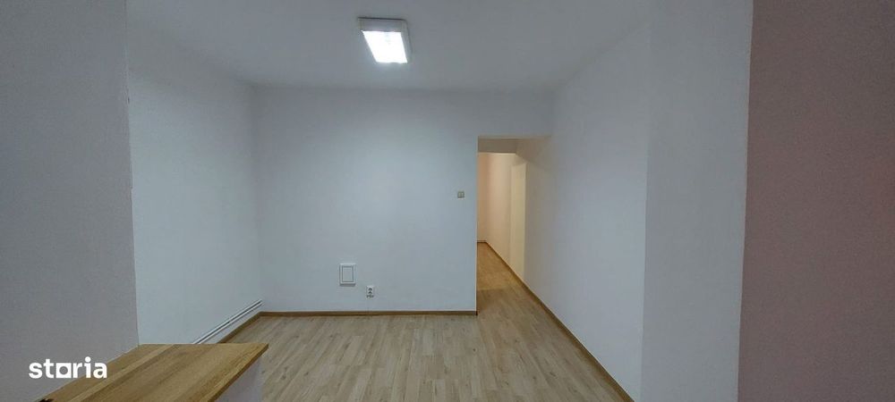 De inchiriat spatiu comercial/ birouri 40 mp - zona Poli 2