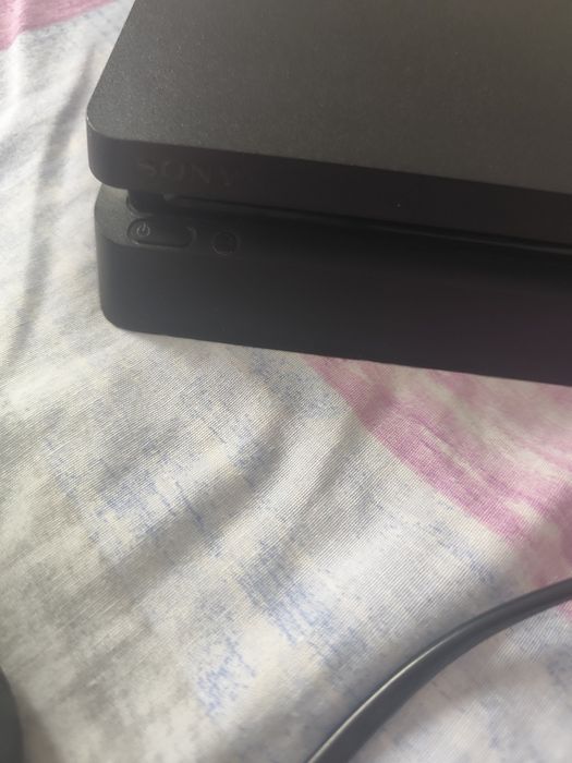 Playstation 4 slim