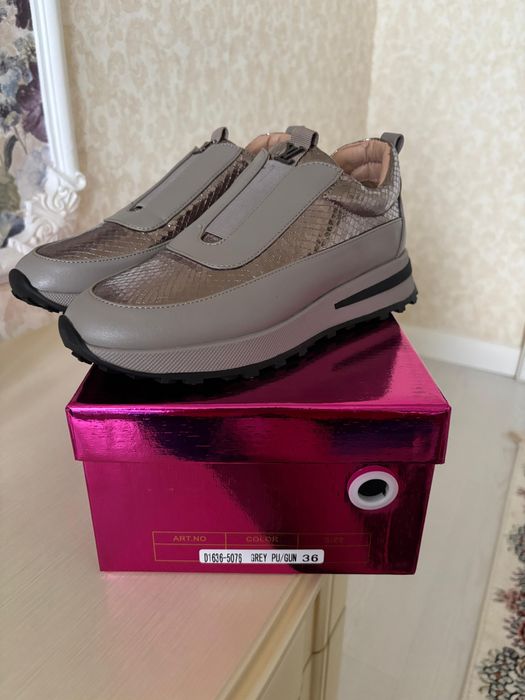 Продам кроссовки