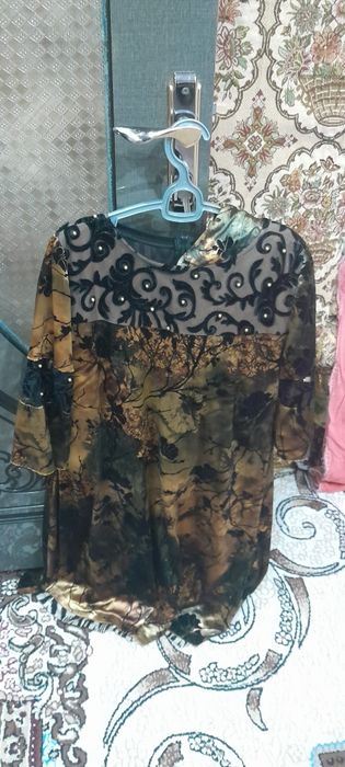 Женская платье со штанами.