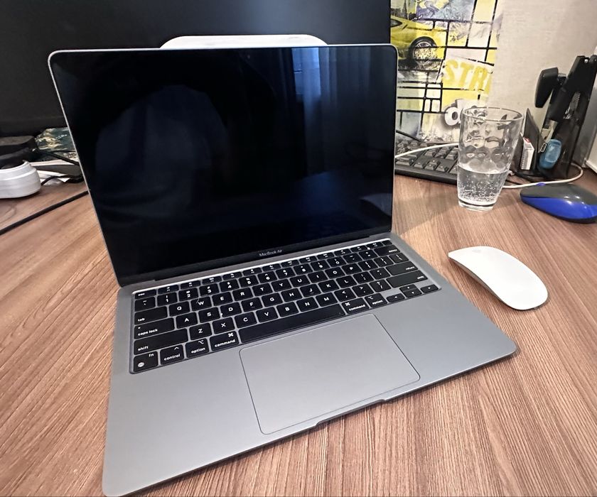 Продам Mac book Air