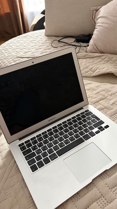 Продам макбук Air