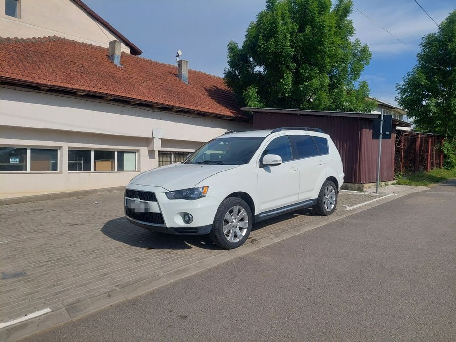 MITSUBISHI Outlander 2011