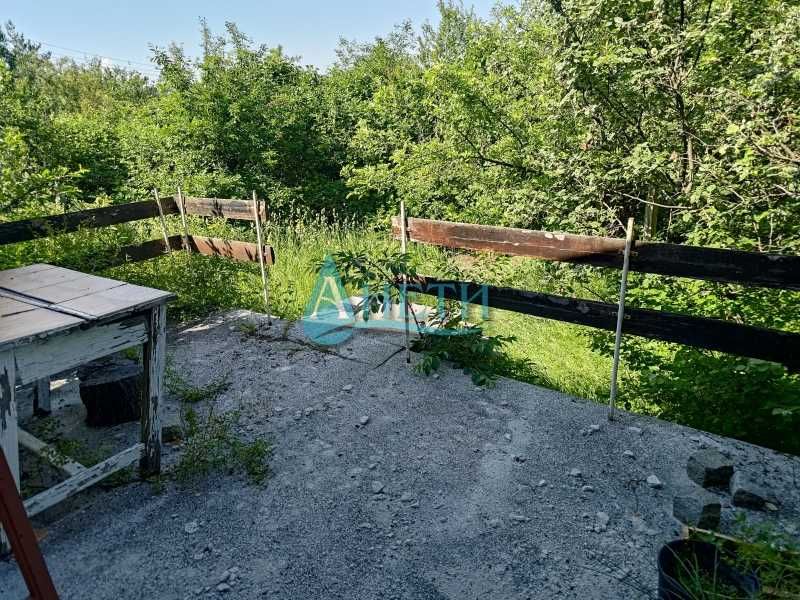 Масивна къща във в.з.с.Дръмша, общ.Костинброд. На 37км от центъра на София. За постоянно живеене и за почивка