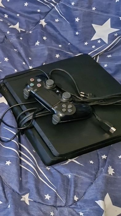 Vând PS 4 slim 500gb