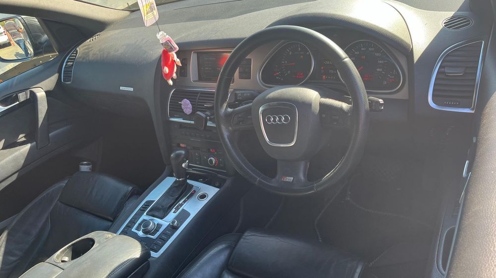 plafon interior audi q7 2010 suv