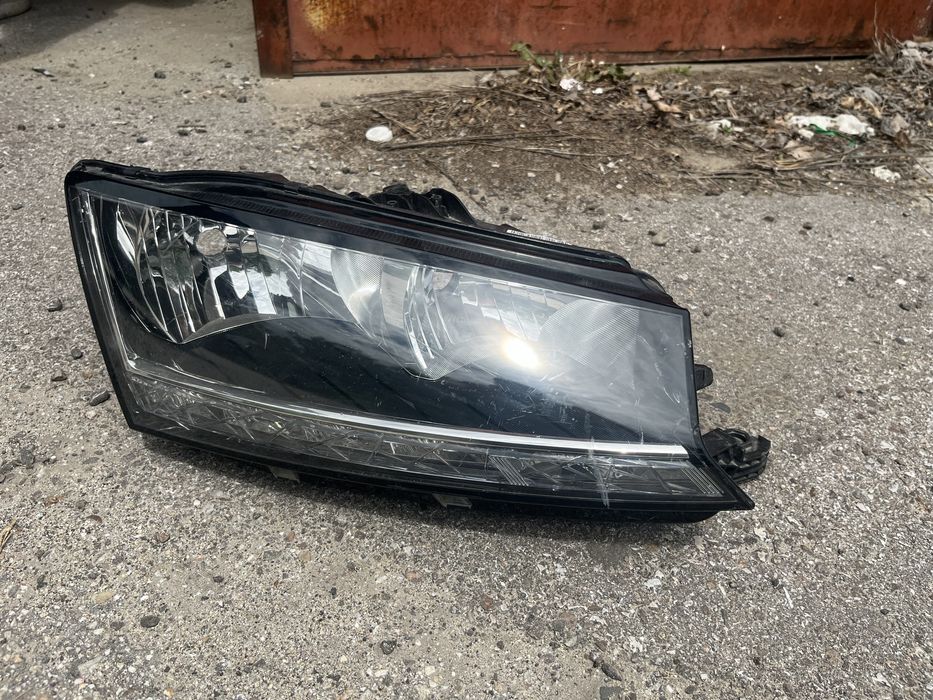 Фар за Skoda Fabia III Facelift/ Шкода Фабиа 3 Фейслифт